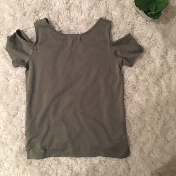 Soft, Flowy, Off the Shoulder Top! - Picture 2 of 3